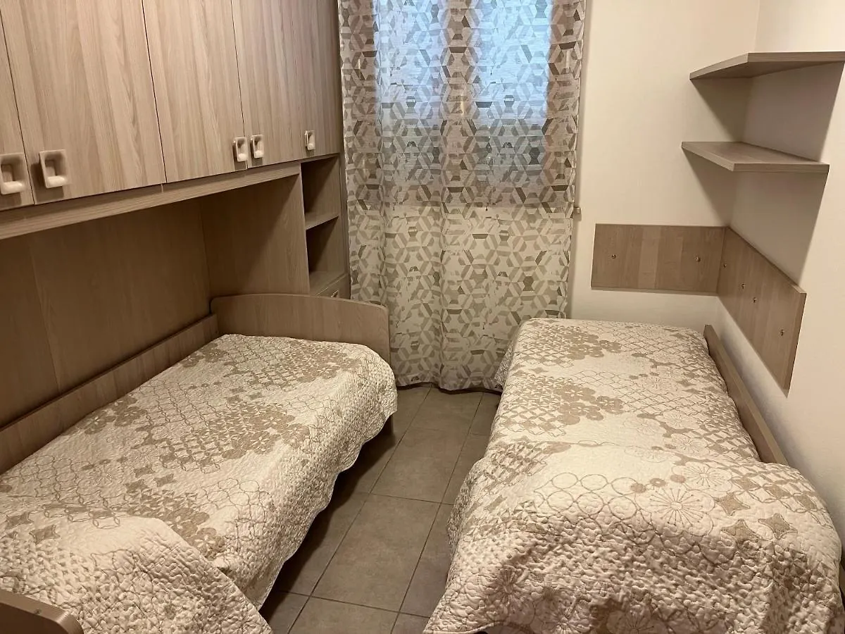 Holiday House La Rosa Terricciola شقة